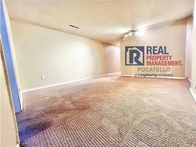 Building Photo - 611 N 11th Ave