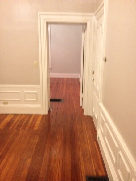 Building Photo - 7 Cypress Park