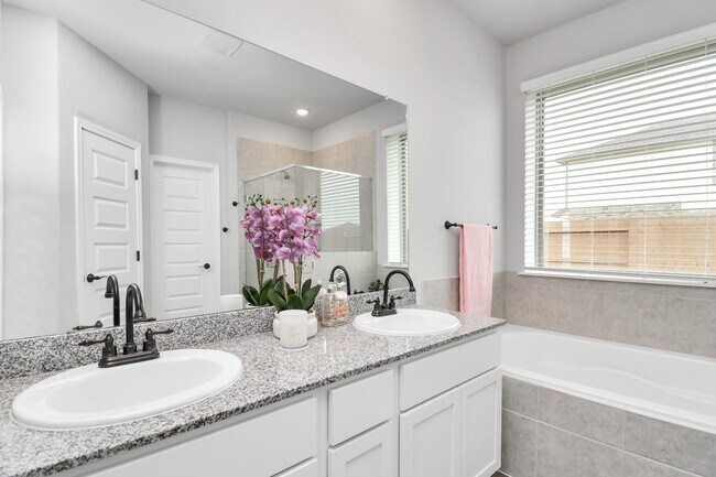 Building Photo - 395 Hunter Rnch Wy