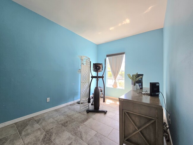 Building Photo - 6121 Lakefront Dr