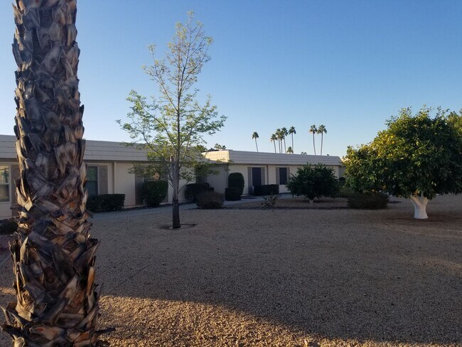 Building Photo - Spacious 2 bedroom 2 bath Condo