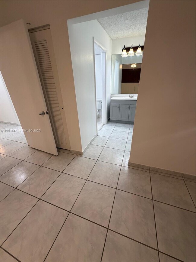 Building Photo - 823 NE 199th St