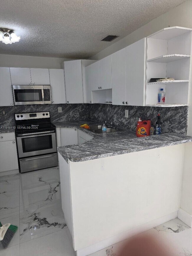 Building Photo - 7510 SW 153rd Pl