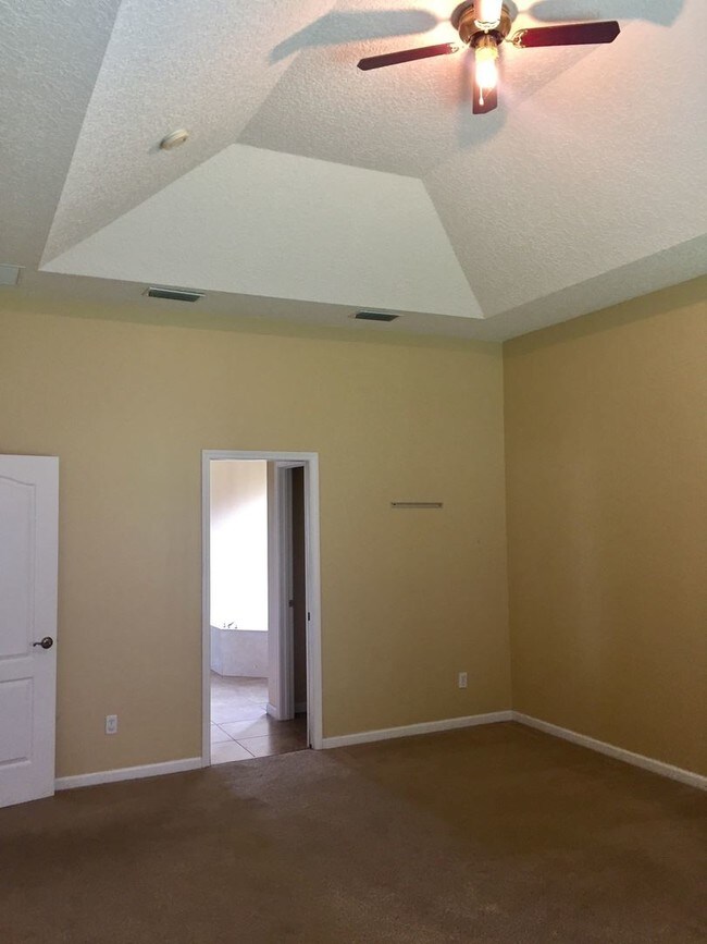 Building Photo - 12062 London Lake Dr W