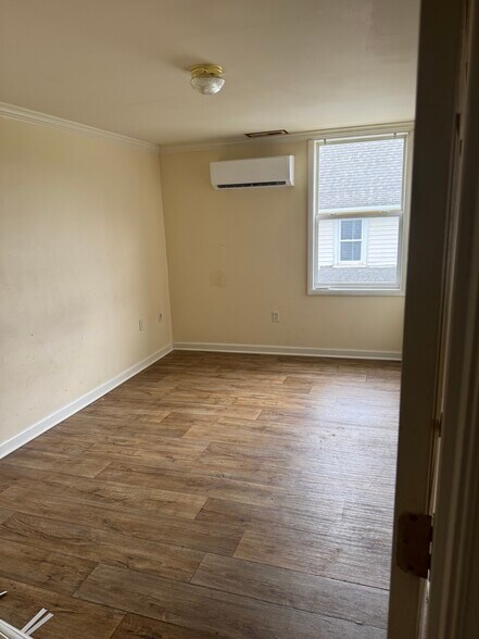 Building Photo - 106 W Railroad Ave