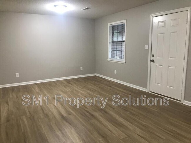Building Photo - 2509 Green Oaks Ct SE