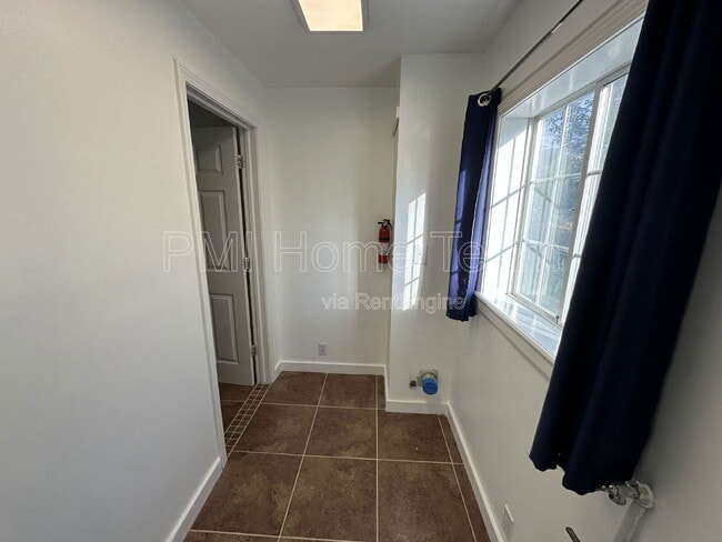 Building Photo - 211 S 100 E