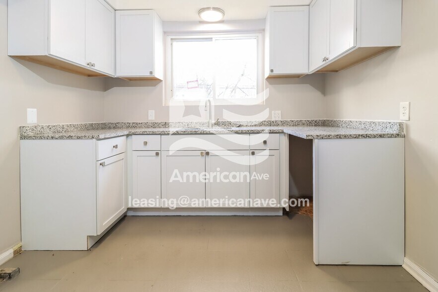 Building Photo - 16708 Avon Ave