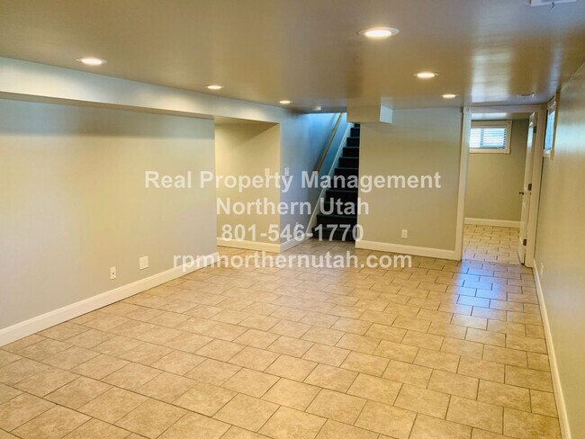 Building Photo - Beautiful 4 Bed 2 Bath Ogden Home Coming S...