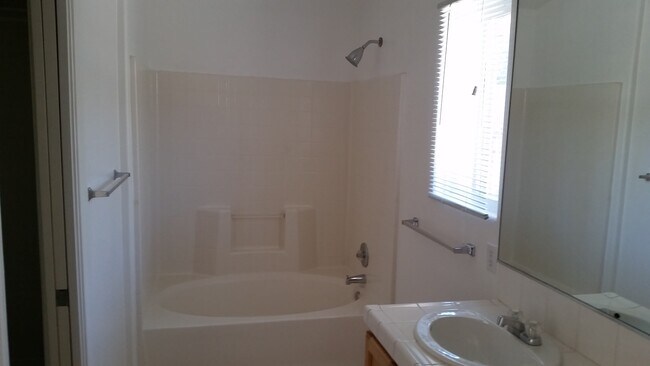 Main Bath - 51625 Avenida Carranza