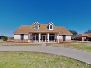 Building Photo - 9343 Blarney Stone Way