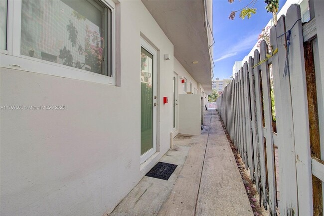 Building Photo - 1035 Euclid Ave