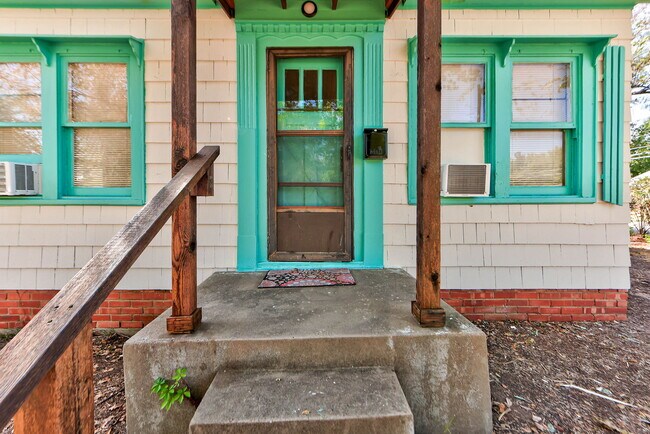 Building Photo - 1132 W Eufaula St