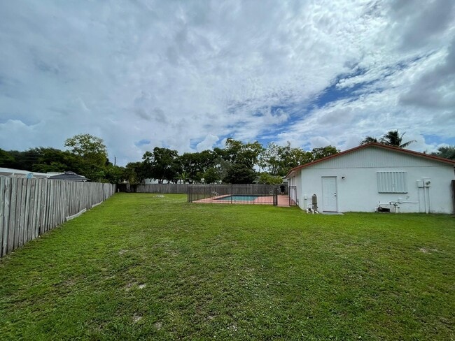 Building Photo - 10133 Windtree Ln