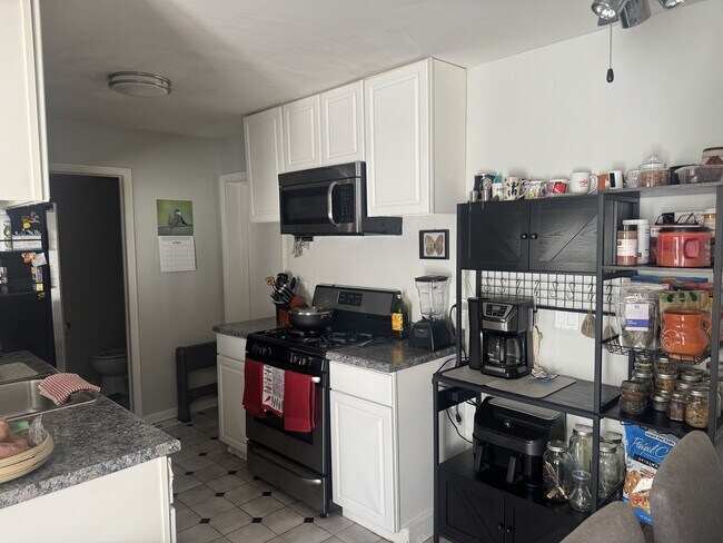 Building Photo - 362 Farmington Ln