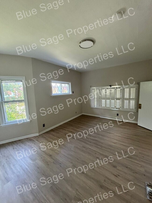 Building Photo - 26 Stratford Ave