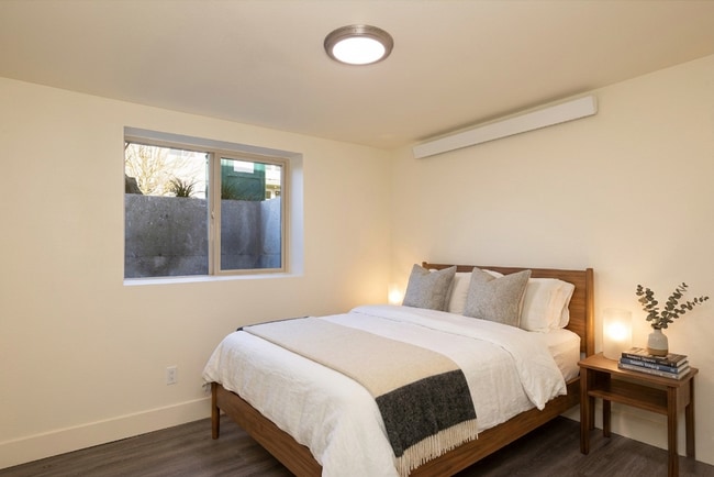 Building Photo - Seattle 3 Bedroom Apartment for Rent | Newly Remodeled Home with In-Unit Washer/Dryer, Private En...