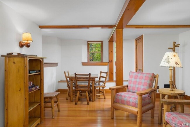 Building Photo - 77 Lake Dr