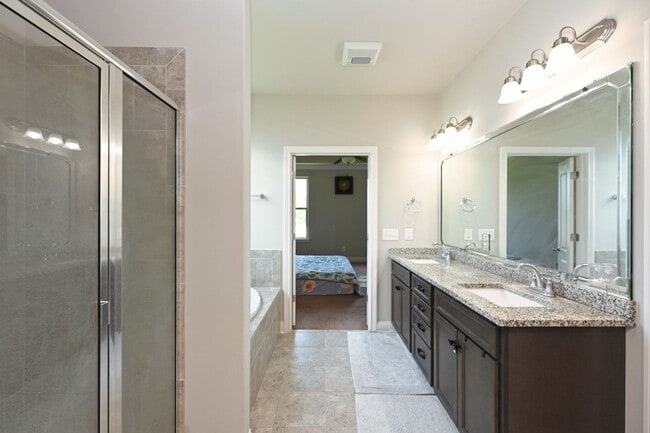Building Photo - **2019-BUILT EXECUTIVE HOME IN A CUL-DE-SA...