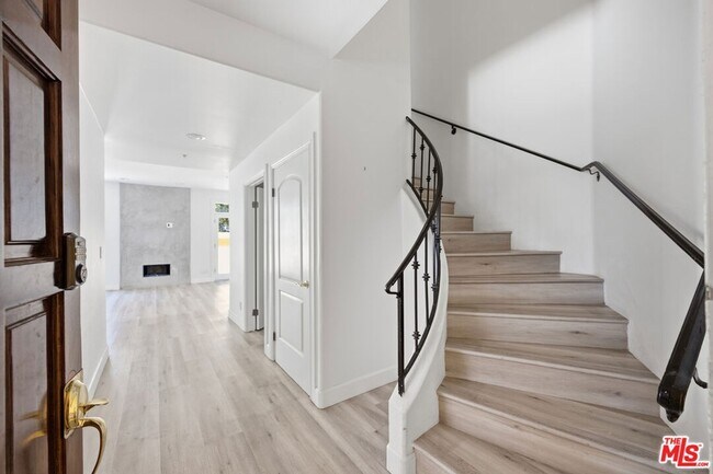 Building Photo - 2311 Schader Dr