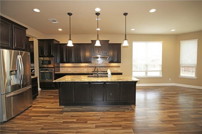 Building Photo - 400 Cheyenne Ln