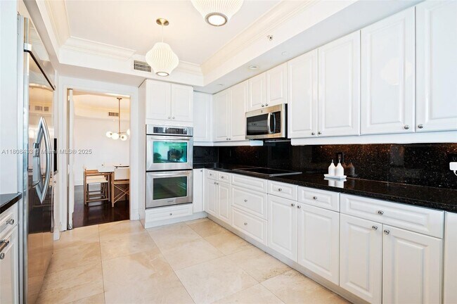 Building Photo - 765 Crandon Blvd