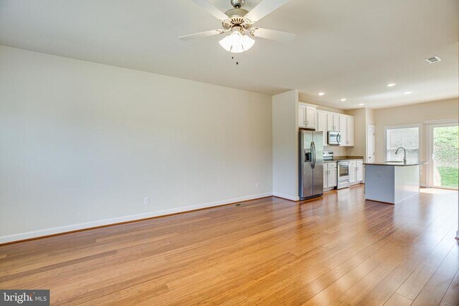 Building Photo - 20 Andrews Pl