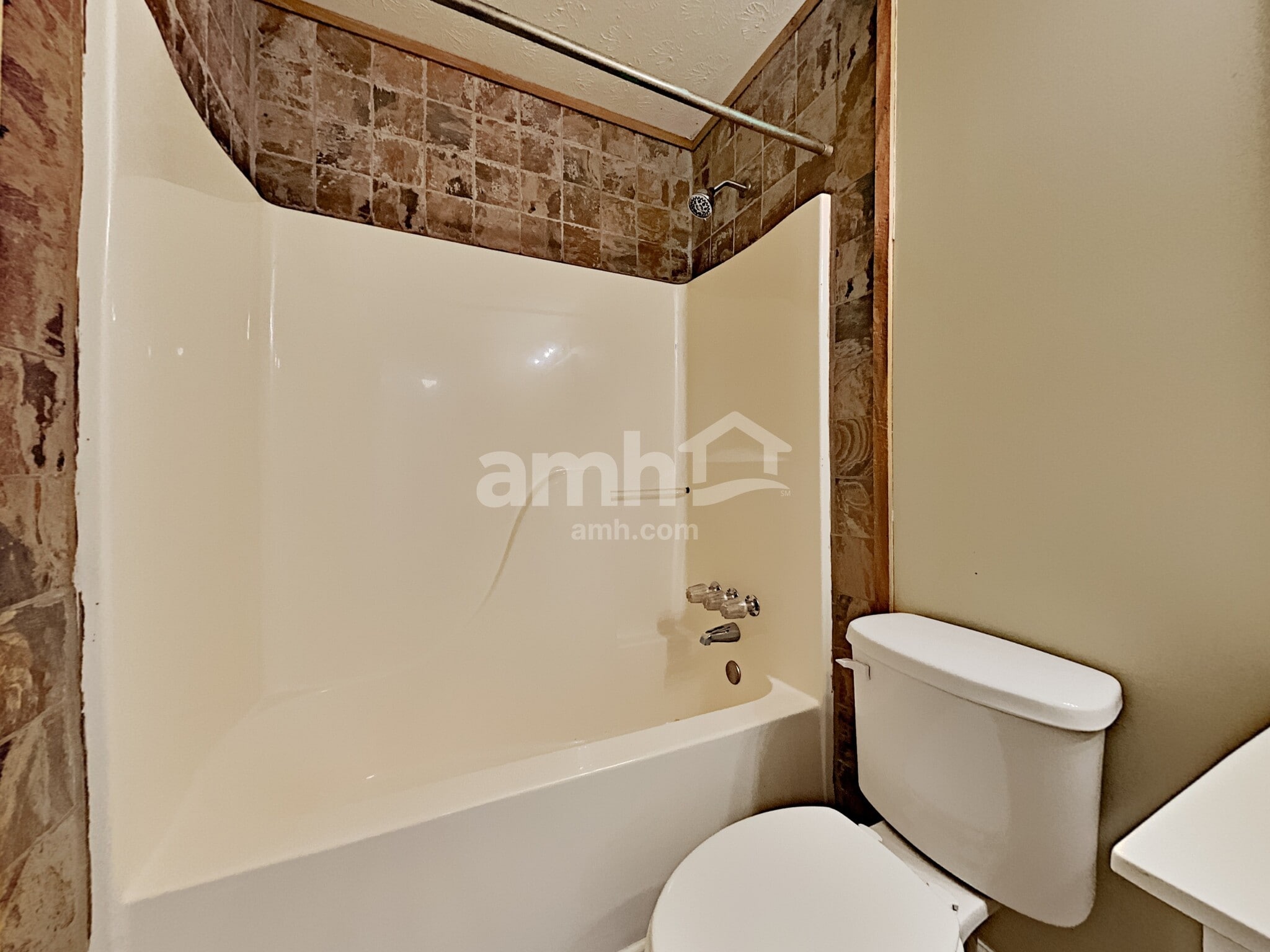 Building Photo - 303 Lismore Ter