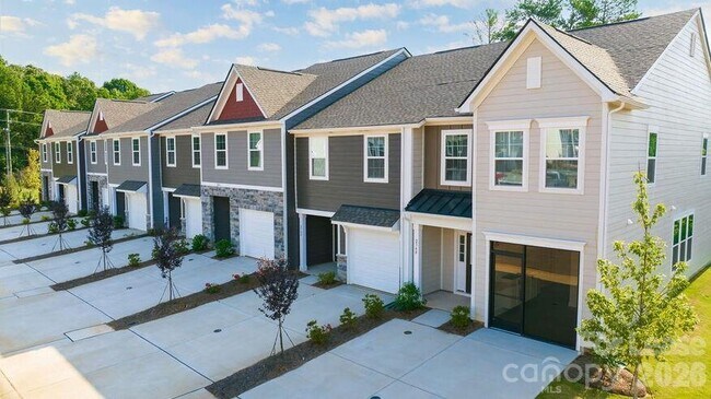 Building Photo - 2348 Layman Dr