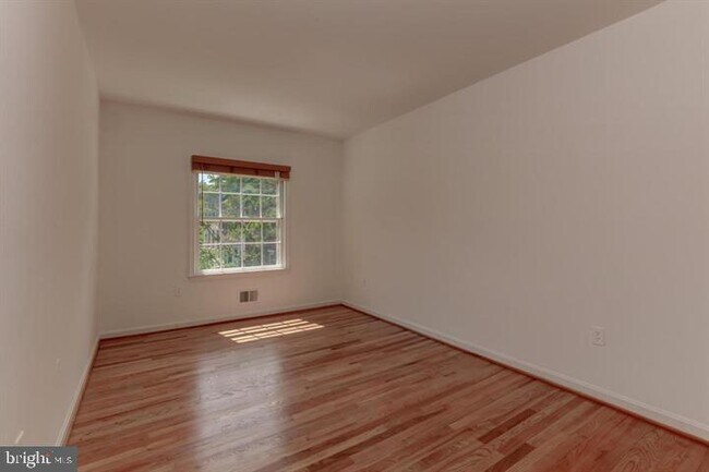 Building Photo - 6667 McLean Dr