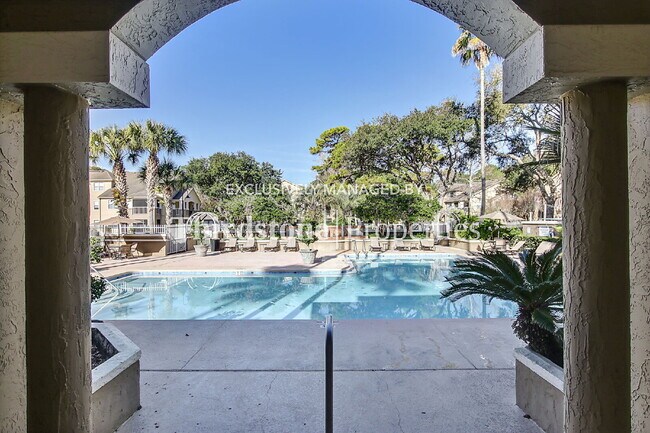 Building Photo - 11 Arbor Club Dr