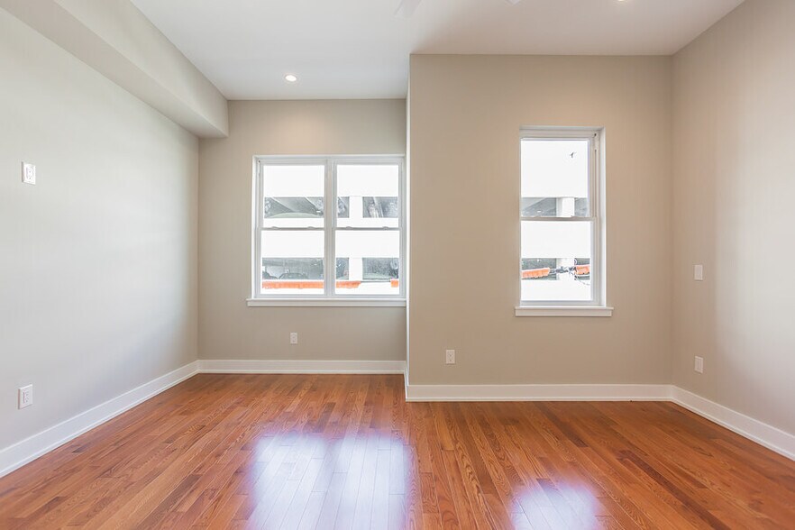 Building Photo - 146 W Wildey St