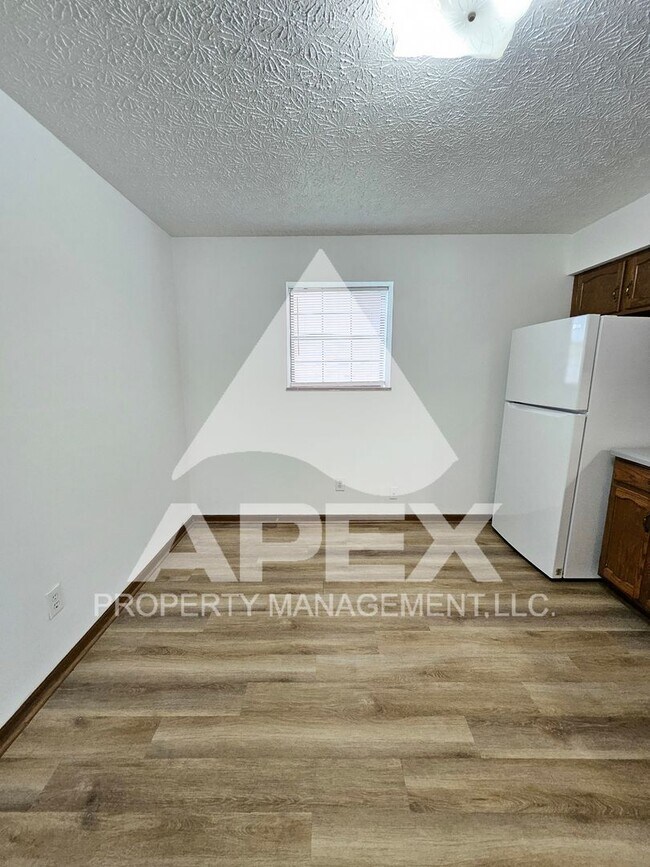 Building Photo - Cute 2 Bd - 1 Ba Single Family Brick Home ...