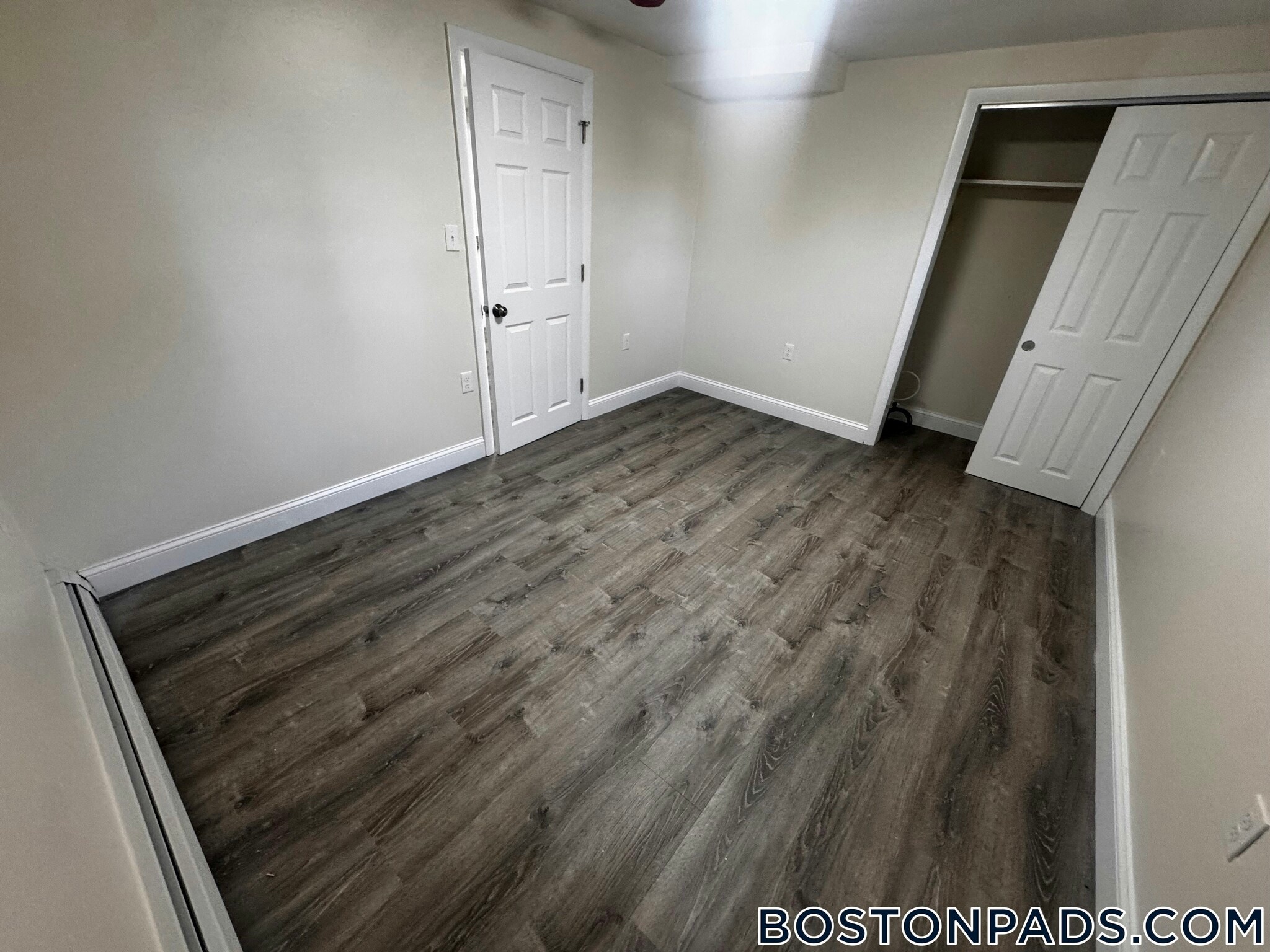 Building Photo - 11 River Dr