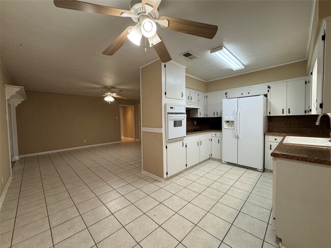 Building Photo - 1812 Dolphin Dr