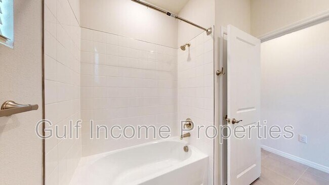 Building Photo - 411 157th Ct E