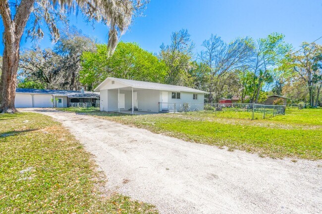 Building Photo - Fully Remodeled 2-Bedroom Home in Prime Or...