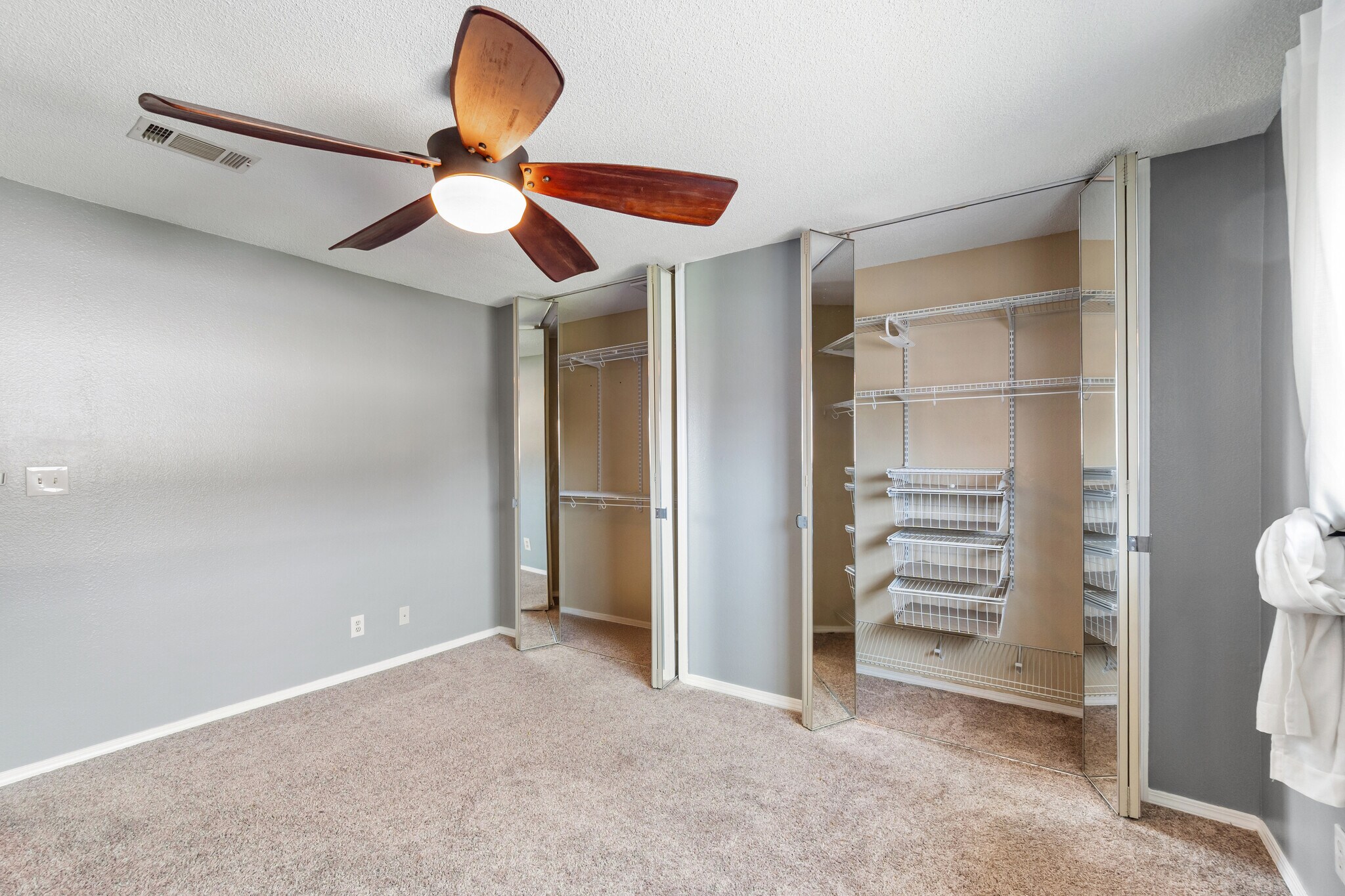 Building Photo - 5001 Grande Dr