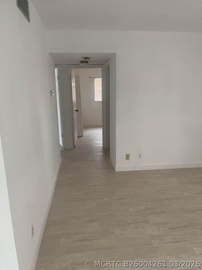 Building Photo - 4259 Oak Terrace Dr