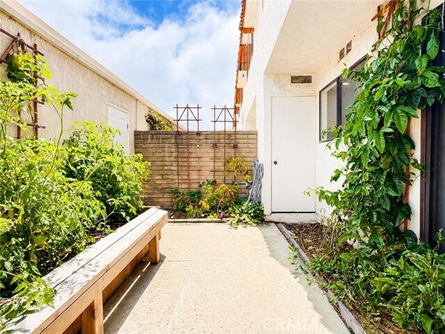Building Photo - 27943 Ridgebrook Ct