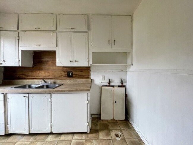 Building Photo - Snyder’s Cozy Corner – Modern Comfort, Classic Charm