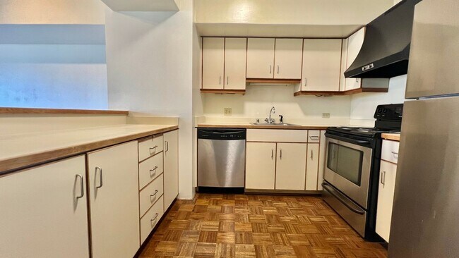 Building Photo - Spacious and convenient  east-facing 1Bd 1...