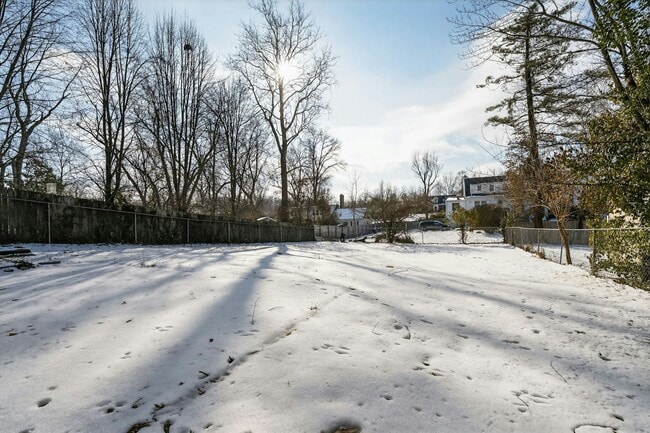 Building Photo - 126 Thoroughman Ave