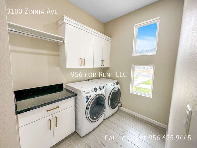Building Photo - 3100 E Zinnia Ave