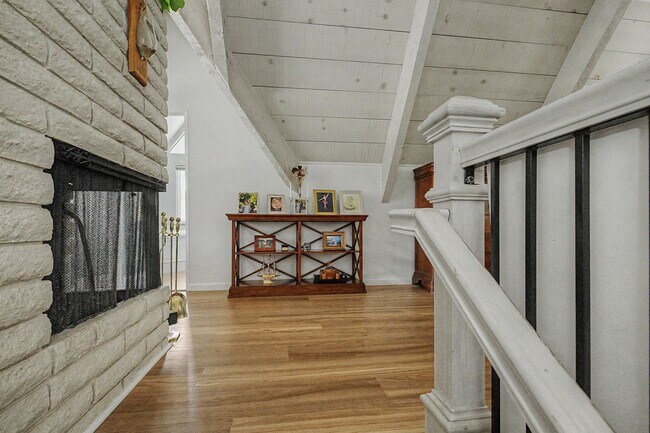 Building Photo - Luxury furnished retreat in Carmel Valley