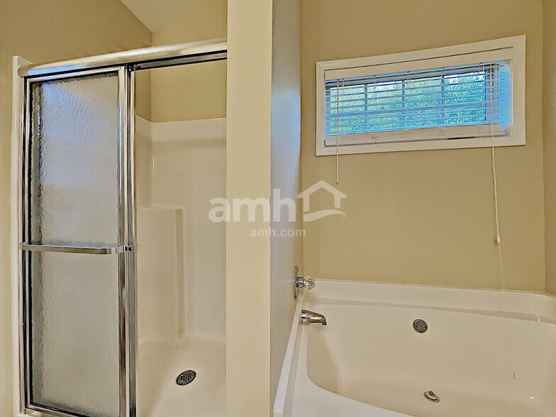 Building Photo - 368 Downing Creek Trl