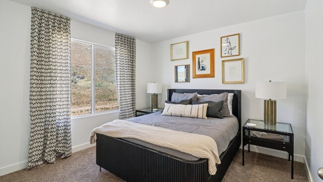 Building Photo - 513 E Levengrove Dr