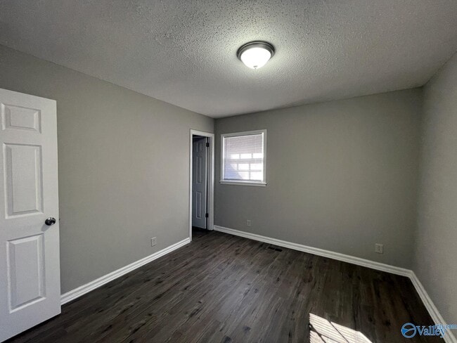 Building Photo - 4708 Lumary Dr NW