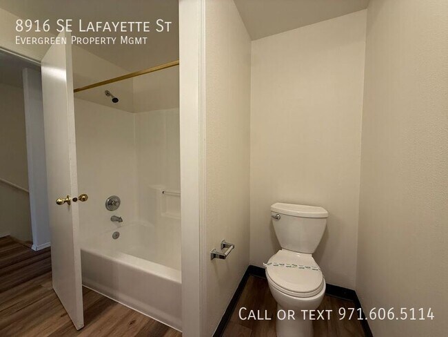 Building Photo - 8916 SE Lafayette St