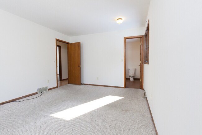 Building Photo - 965 Sherman Rd